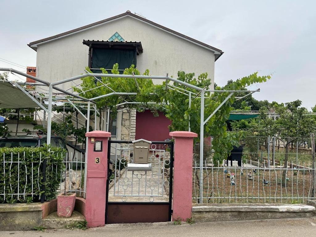 Apartman Pcelica * Pola